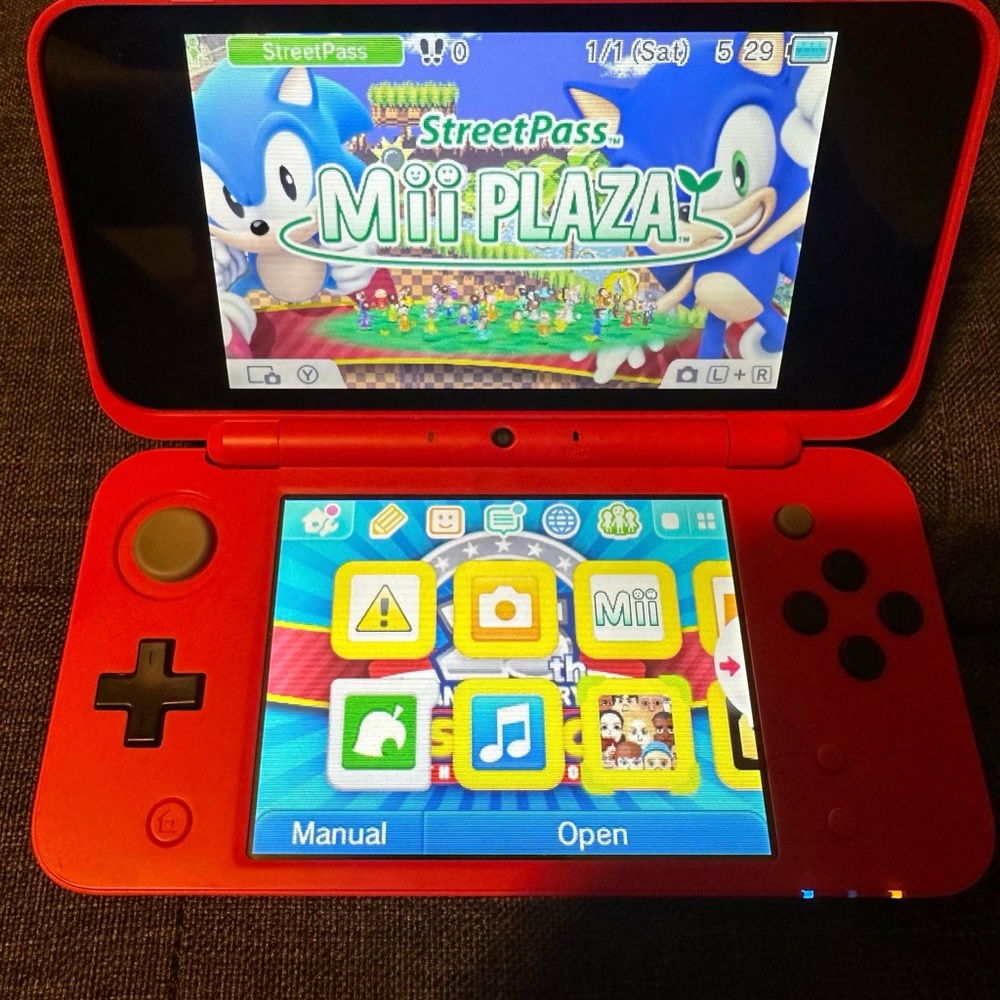 Nintendo 3DS XL in Bold Red